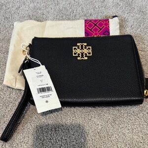 Tory Burch Black Pebbled Leather Wristlet. NWT.